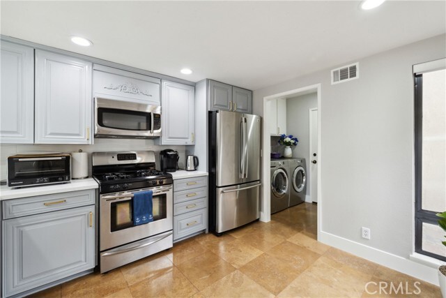 Building Photo - 25 Palos