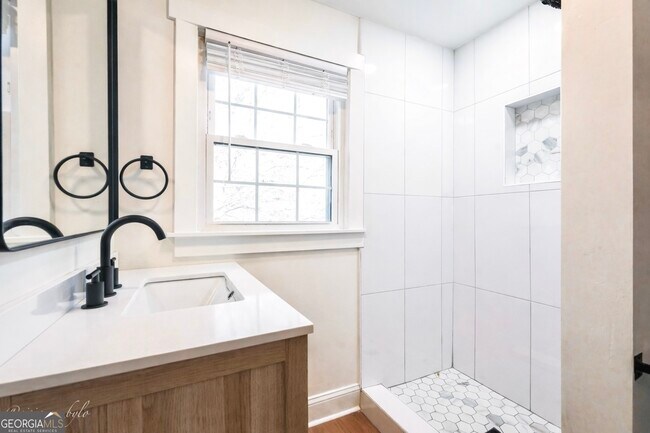 Building Photo - 1039 Astor Ave SW