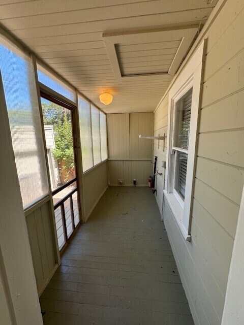 Building Photo - 2bd/1ba updated Midtown home