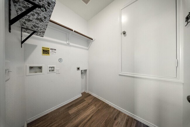 Building Photo - 25631 Bottlebrush Sedge St