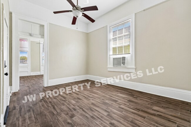 Building Photo - 2332 Ursulines Ave