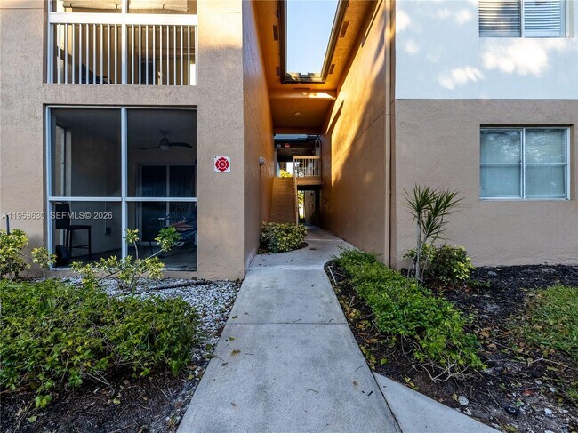 Building Photo - 9955 Westview Dr