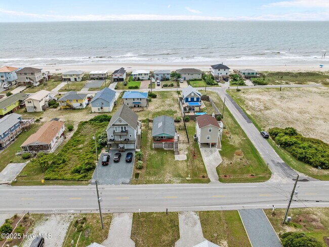 Building Photo - 2660 Island Dr