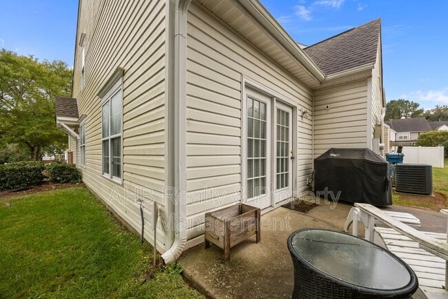 Building Photo - 949 Pensford Dr