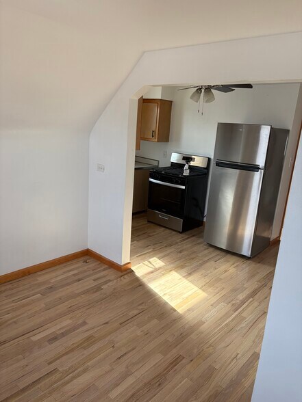 Building Photo - 6055 S Massasoit Ave