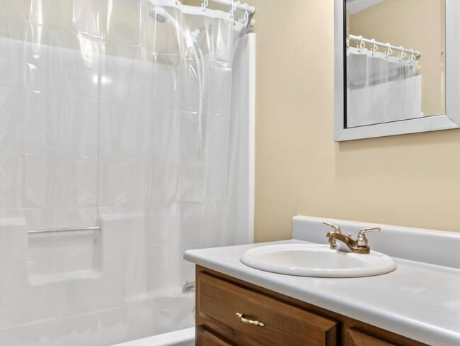 Building Photo - Nice, well-maintained home located on a quiet street in East Limestone.