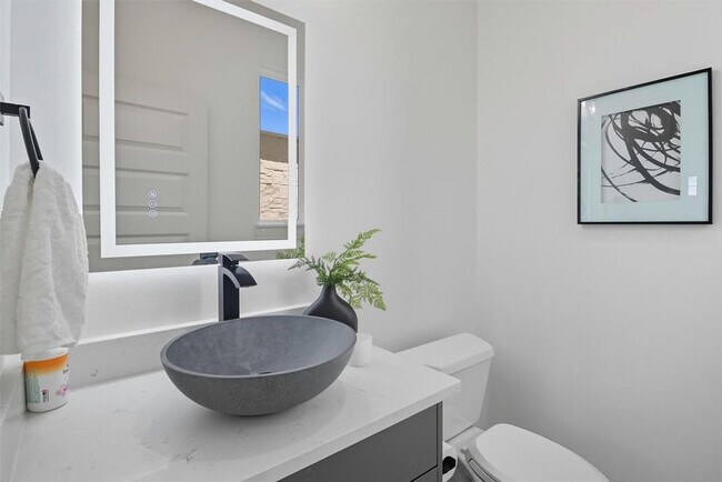 Building Photo - 2909 El Fenice Ln