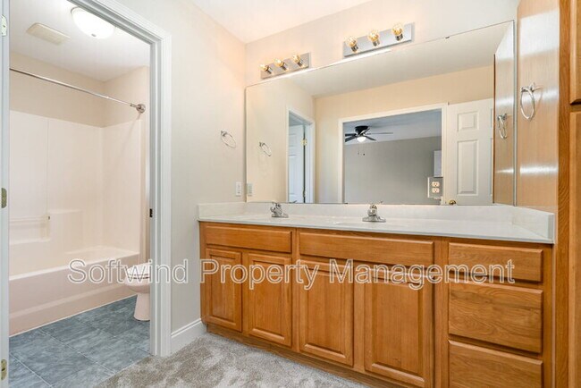 Building Photo - 1803 Red Bird Cir SE