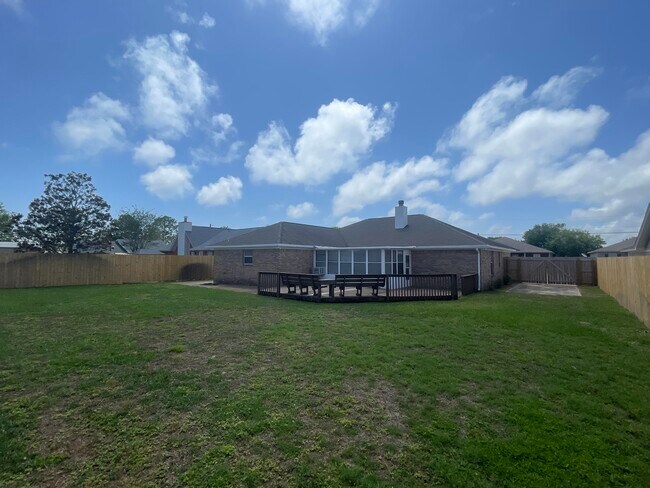 Building Photo - 2212 Peachwood Ct