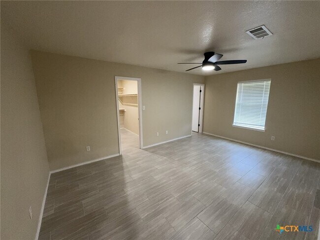 Building Photo - 2611 Littlewood Dr