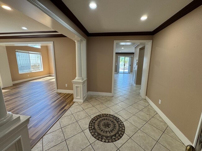 Building Photo - Gorgeous for 4 Bedroom and gated community