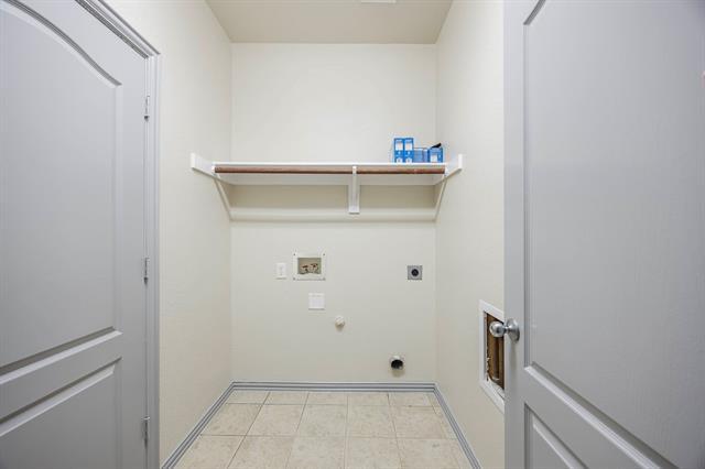 Building Photo - 8127 Robertson Dr