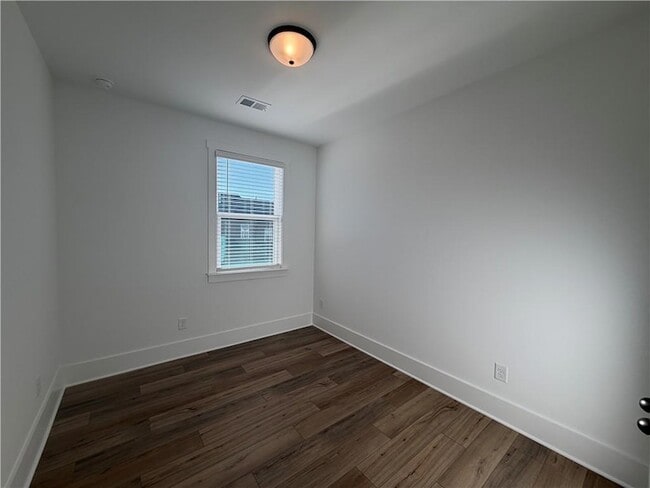 Building Photo - 1605 Aeslin Dr NW