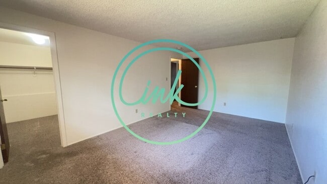 Building Photo - Duplex Unit for Rent in Carson City