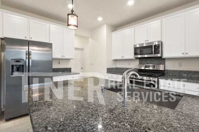 Building Photo - 3719 Edington Dr