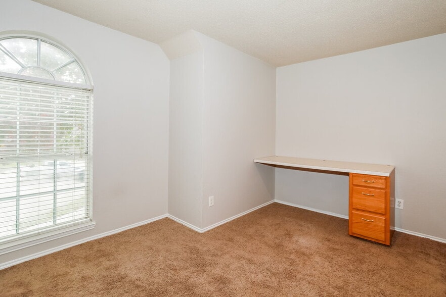 Building Photo - 1808 Rose Cir