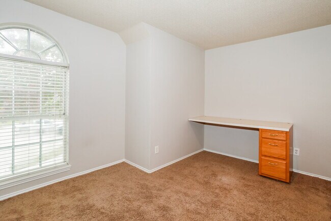 Building Photo - 1808 Rose Cir