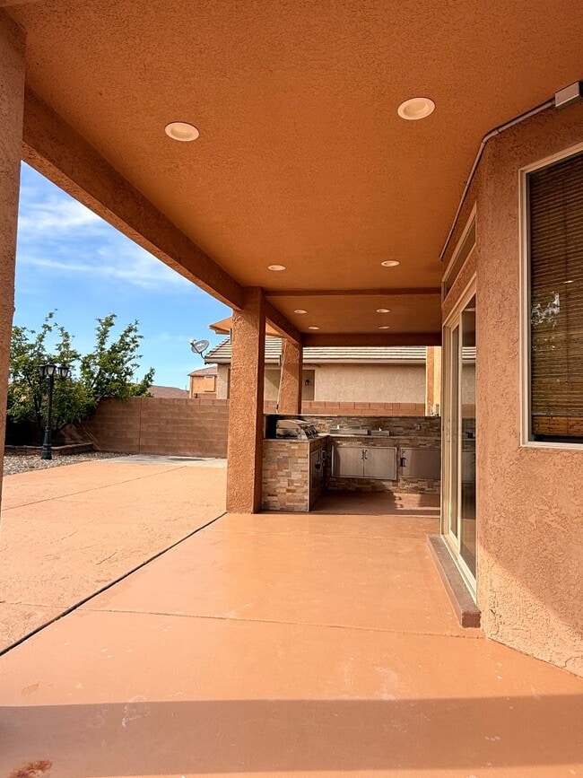 Building Photo - 2148 Vista de Colinas Dr SE