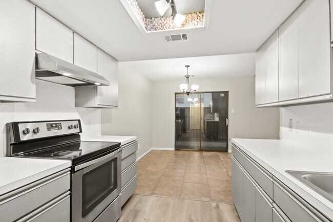 Building Photo - 7812 Theissetta Dr