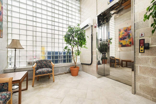 Building Photo - 4761 Liberty Ave