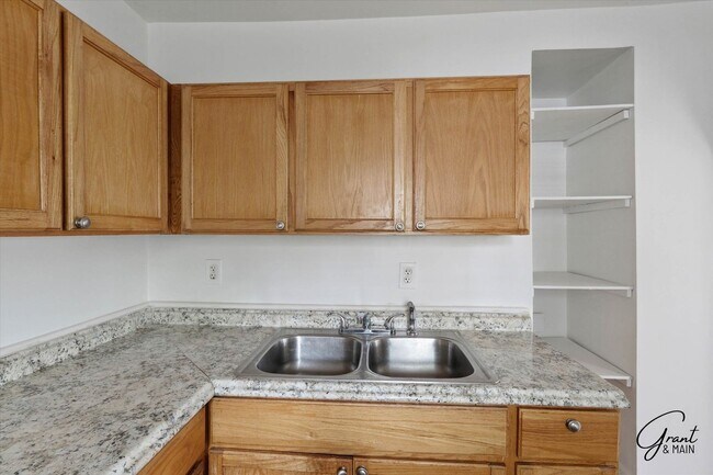 Building Photo - 8440 Orchard Ave