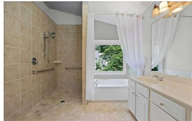 Building Photo - 3520 Mystic Dr