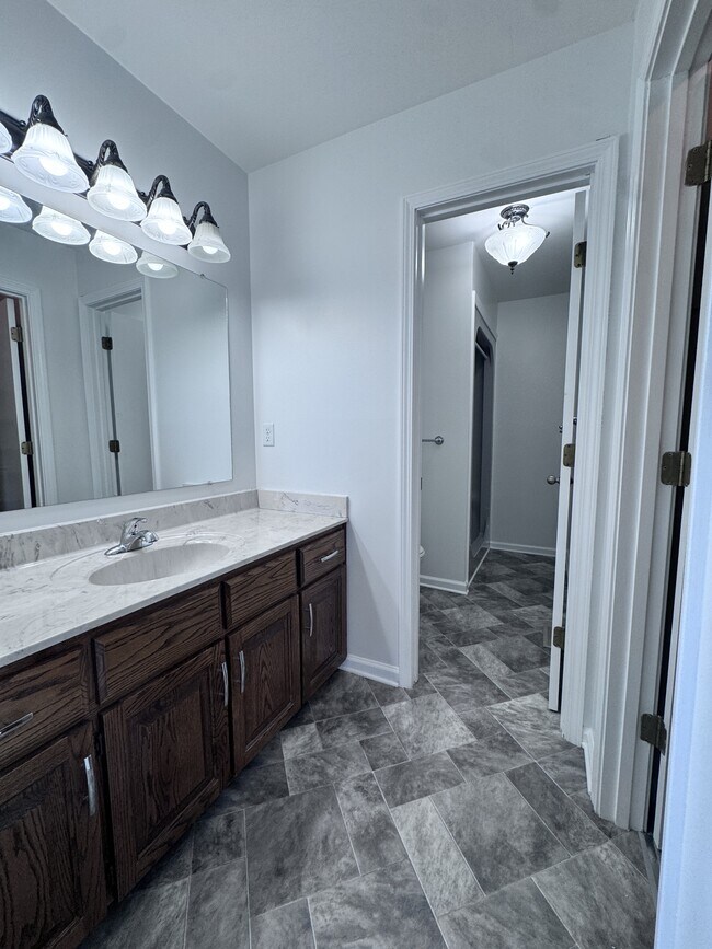 Building Photo - 49 Kingfisher Ln