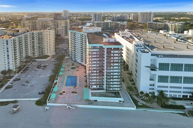 Building Photo - 3725 S Ocean Dr