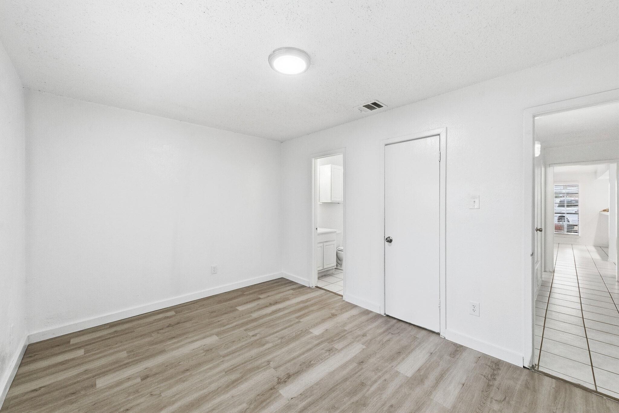 Building Photo - 5619 Jacaranda Dr