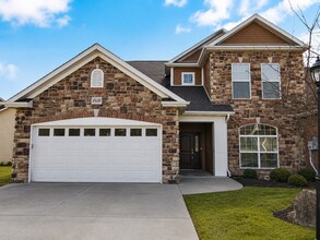 Building Photo - Bright 3BR Townhome with Bonus Room - Available NOW!