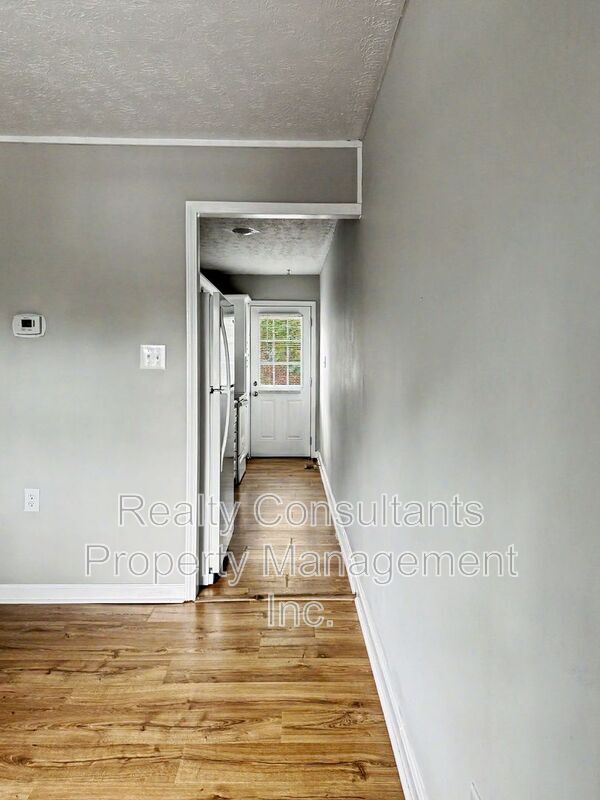 Building Photo - 200 Bull Run St