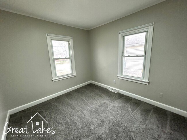 Building Photo - Stunning 3 bedroom / 1.5 bathroom house now available for rent!