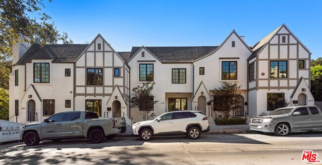 Building Photo - 2607 Beachwood Dr