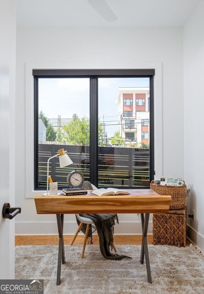 Building Photo - 239 Lowry St NE