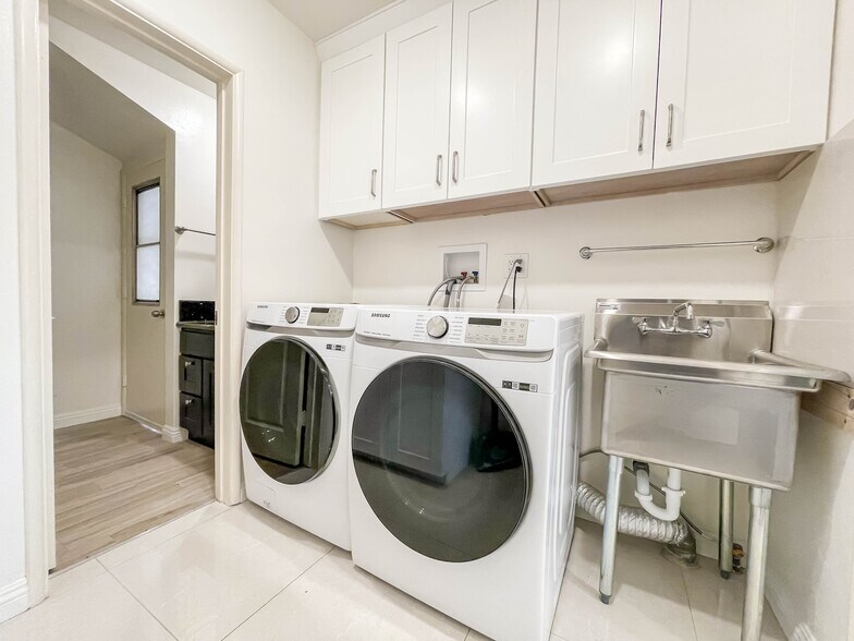 Building Photo - 9088 Emperor Ave