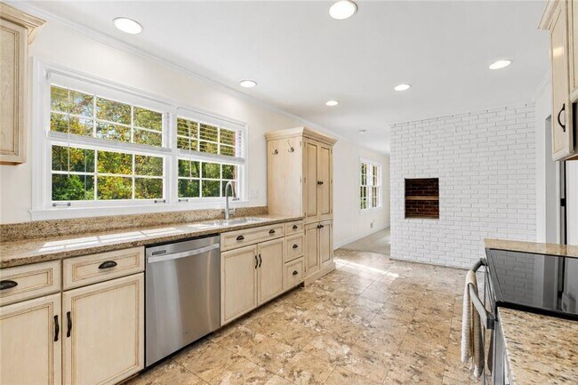 Building Photo - 787 Loridans Dr NE