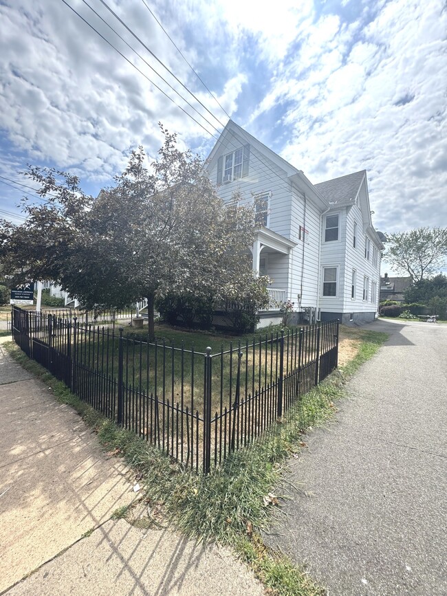 Building Photo - 634 Washington Ave