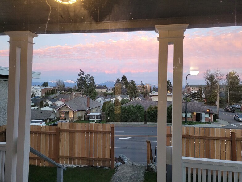 Mountain view - 3430 Rucker Ave