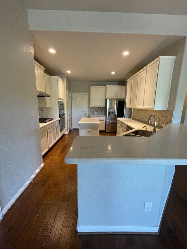 Building Photo - 22427 Carriage Bush