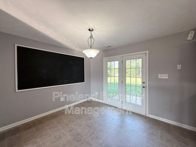 Building Photo - 641 Corsegan Rd