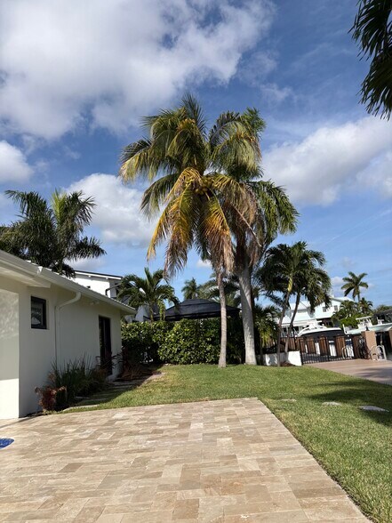 Building Photo - 4440 NE 26th Ave