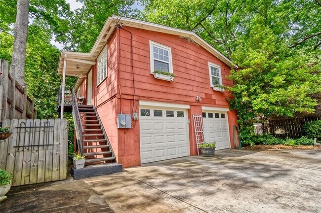 Building Photo - 883 Amsterdam Ave NE