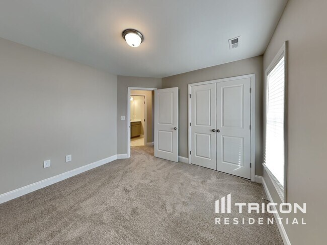 Building Photo - 100 E Goodwin Chase Ln