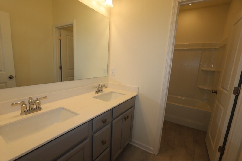 Building Photo - 1924 Carrollton Dr