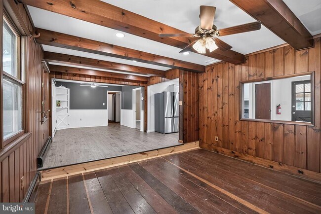 Building Photo - 930 Sykesville Rd