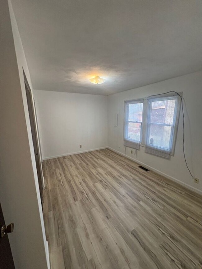 Building Photo - 737-737 E Gift Ave