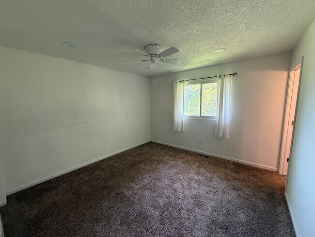 Building Photo - 5360 Glencullen Way