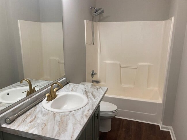 Building Photo - 370 Pointe Cir