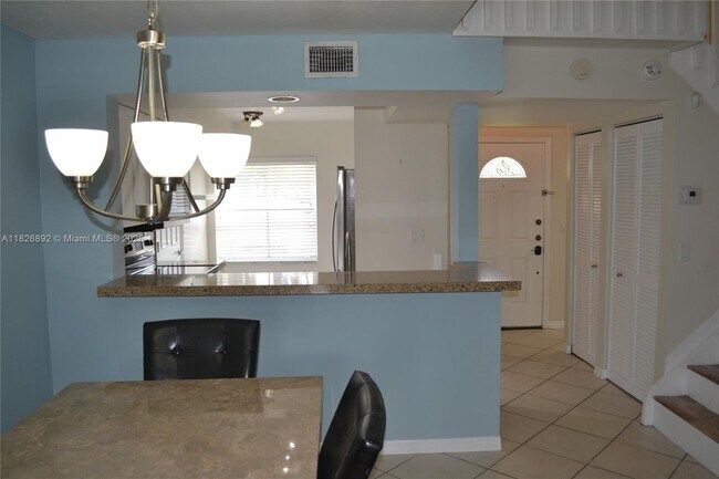 Building Photo - 1537 E Lake Ct