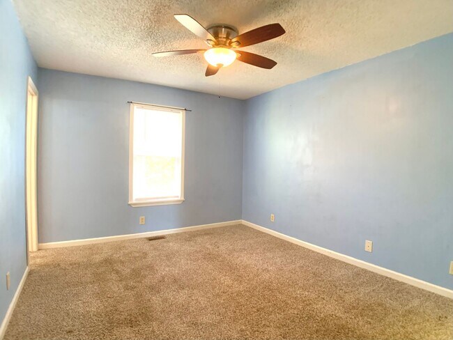 Building Photo - 3401 Oak Lawn Dr